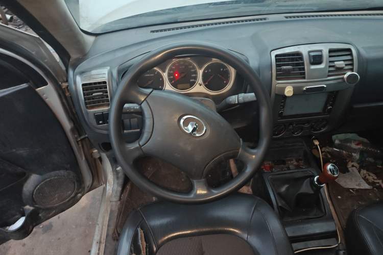 Used Great Wall Wingle 5 2016 2.8T Two-Wheel-Drive Entry-Level GW2.8TC Big Double-Cab GW2.8TC Steering Wheel