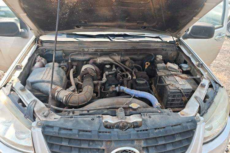 Used Great Wall Wingle 5 2016 2.8T Two-Wheel-Drive Entry-Level GW2.8TC Big Double-Cab GW2.8TC Engine Bay