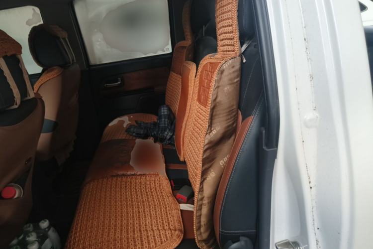 Used Great Wall Wingle 5 2016 2.8T Two-Wheel-Drive Entry-Level GW2.8TC Big Double-Cab GW2.8TC Left Rear Seat