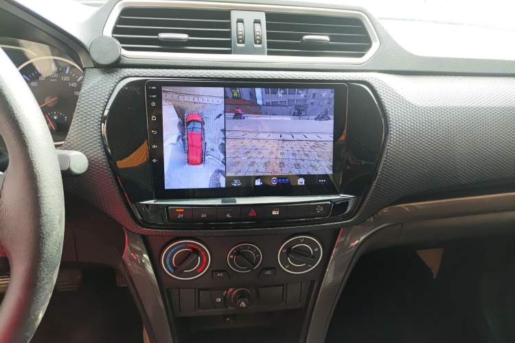 Used Great Wall Wingle 5 2017 2.0T European-Style Diesel 4x4 Ambition Version with Extended Double Cab – GW4D20E Audio And AC Panel