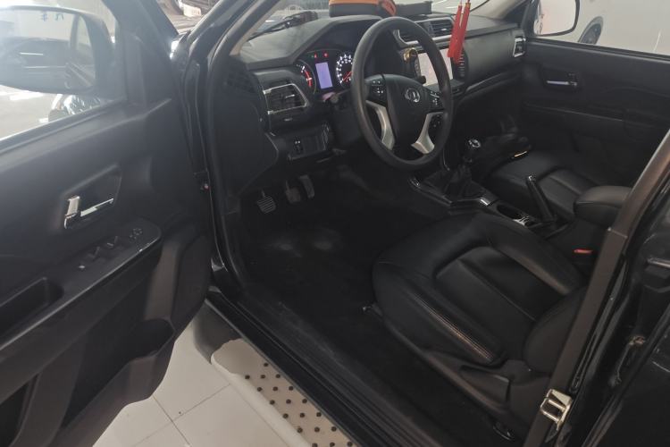 Used Great Wall Wingle 5 2017 2.0T European Version Diesel Two-Wheel Drive Elite Plus Big Double-Cab GW4D20D Driver Seat