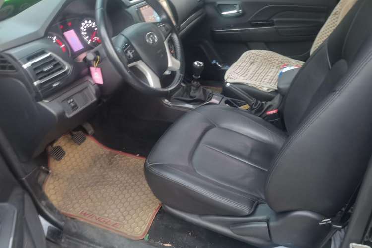 Used Great Wall Wingle 5 2017 2.0T European-spec Diesel Two-Wheel-Drive Entry-Level Big Double-Cab GW4D20D Driver Seat