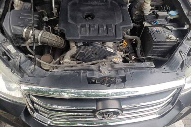 Used Great Wall Wingle 5 2017 2.0T European Version Diesel Two-Wheel Drive Advanced Large Double-Cab GW4D20E Engine Bay