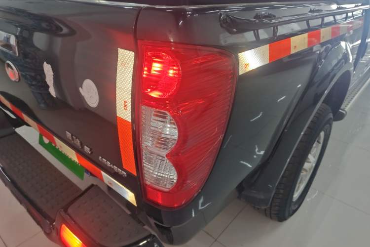 Used Great Wall Wingle 5 2017 2.0T European Version Diesel Two-Wheel Drive Elite Plus Big Double-Cab GW4D20D Exterior 3
