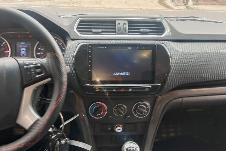 Used Great Wall Wingle 5 2017 2.0T European-Style Diesel 4x4 Ambition Version with Extended Double Cab – GW4D20E Interior 3