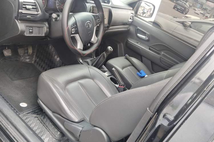Used Great Wall Wingle 5 2017 2.0T European-Style Diesel 4x4 Ambition Version with Extended Double Cab – GW4D20E Interior 5