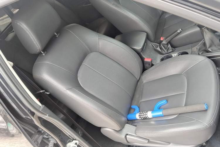 Used Great Wall Wingle 5 2017 2.0T European-Style Diesel 4x4 Ambition Version with Extended Double Cab – GW4D20E Interior 8