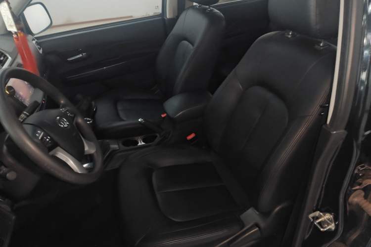 Used Great Wall Wingle 5 2017 2.0T European Version Diesel Two-Wheel Drive Elite Plus Big Double-Cab GW4D20D Left Front Seat