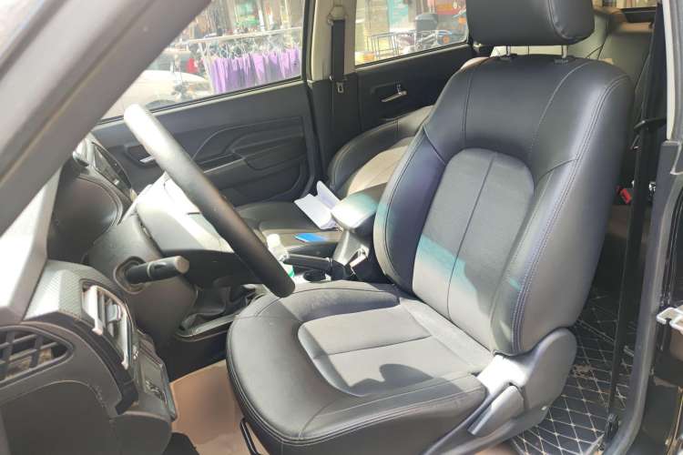 Used Great Wall Wingle 5 2017 2.0T European-Style Diesel 4x4 Ambition Version with Extended Double Cab – GW4D20E Left Front Seat