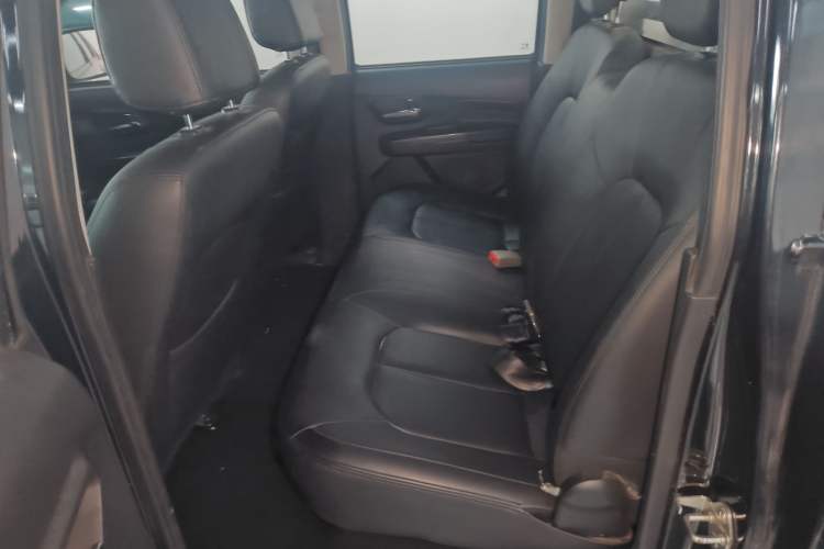 Used Great Wall Wingle 5 2017 2.0T European Version Diesel Two-Wheel Drive Elite Plus Big Double-Cab GW4D20D Left Rear Seat