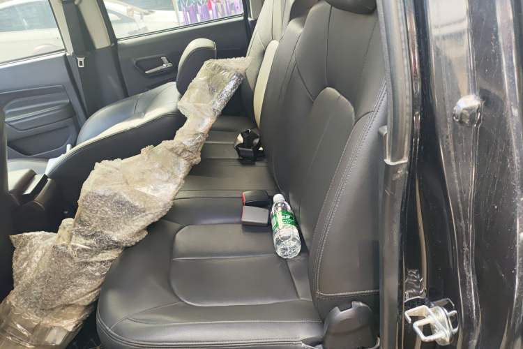 Used Great Wall Wingle 5 2017 2.0T European-Style Diesel 4x4 Ambition Version with Extended Double Cab – GW4D20E Left Rear Seat