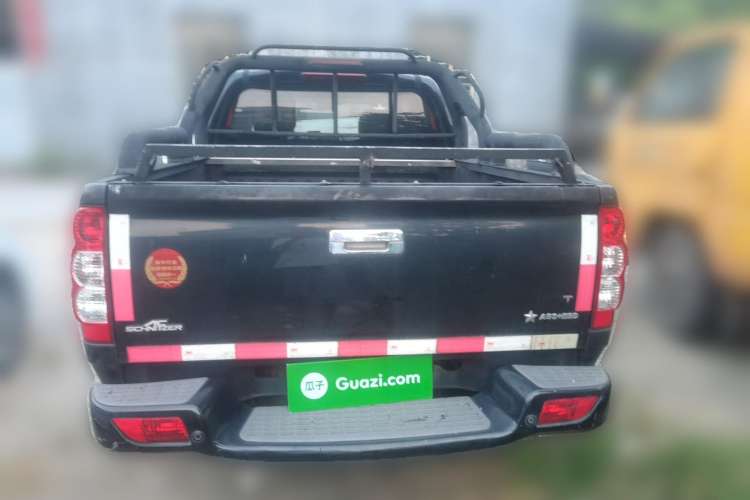 Used Great Wall Wingle 5 2017 2.0T European-spec Diesel Two-Wheel-Drive Entry-Level Big Double-Cab GW4D20D Rear