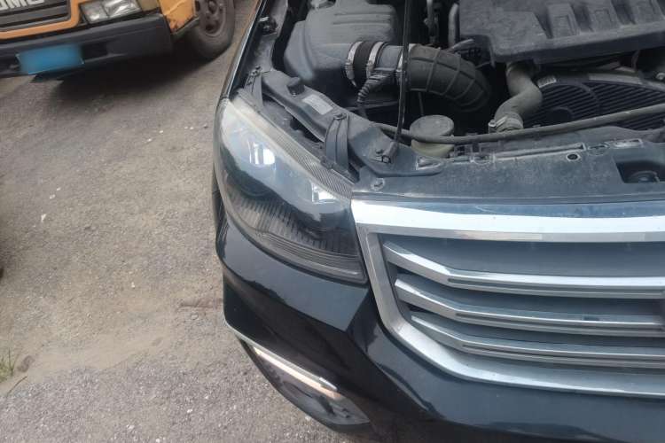 Used Great Wall Wingle 5 2017 2.0T European-spec Diesel Two-Wheel-Drive Entry-Level Big Double-Cab GW4D20D Right Front Headlight