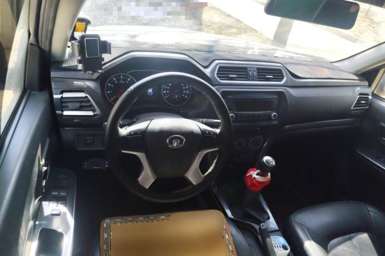 Used Great Wall Wingle 5 2017 2.4L European Version Gasoline Two-Wheel Drive Entry-Level Big Double Cab 4G69S4N Steering Wheel