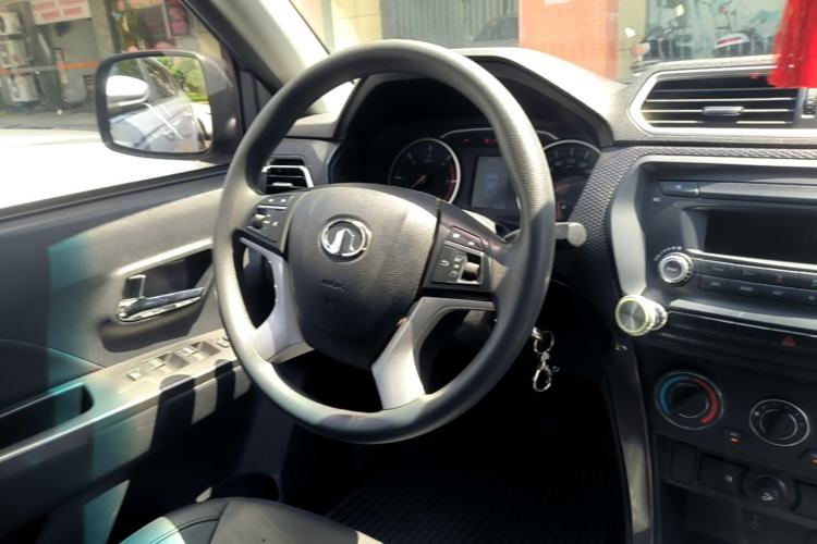 Used Great Wall Wingle 5 2017 2.0T European Version Diesel Two-Wheel Drive Advanced Large Double-Cab GW4D20E Steering Wheel