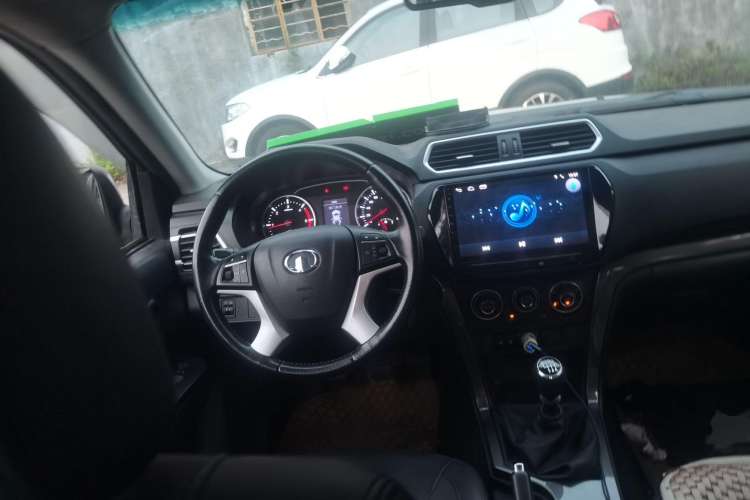 Used Great Wall Wingle 5 2017 2.0T European-spec Diesel Two-Wheel-Drive Entry-Level Big Double-Cab GW4D20D Steering Wheel