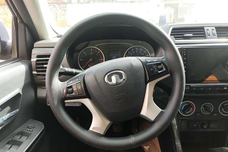 Used Great Wall Wingle 5 2017 2.0T European-Style Diesel 4x4 Ambition Version with Extended Double Cab – GW4D20E Steering Wheel