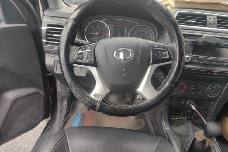 Used Great Wall Wingle 5 2017 2.0T European Version Diesel Two-Wheel Drive Advanced Large Double-Cab GW4D20E Steering Wheel