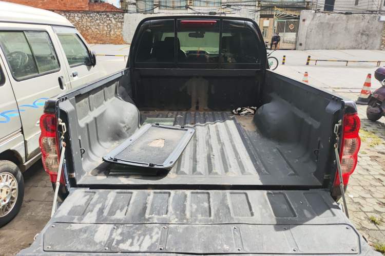Used Great Wall Wingle 5 2017 2.0T European-Style Diesel 4x4 Ambition Version with Extended Double Cab – GW4D20E Trunk