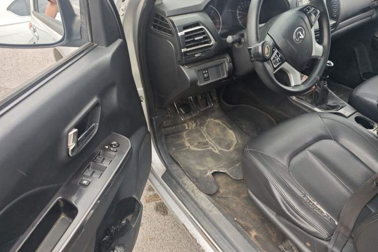 Used Great Wall Wingle 5 2017 2.0T European-Style Diesel Two-Wheel-Drive Elite Version with Large Double Cab – GW4D20B Driver Seat