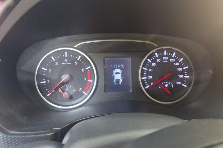 Used Great Wall Wingle 5 2017 2.4L European Version Gasoline Two-Wheel Drive Entry-Level Big Double Cab 4G69S4N Instrument Cluster