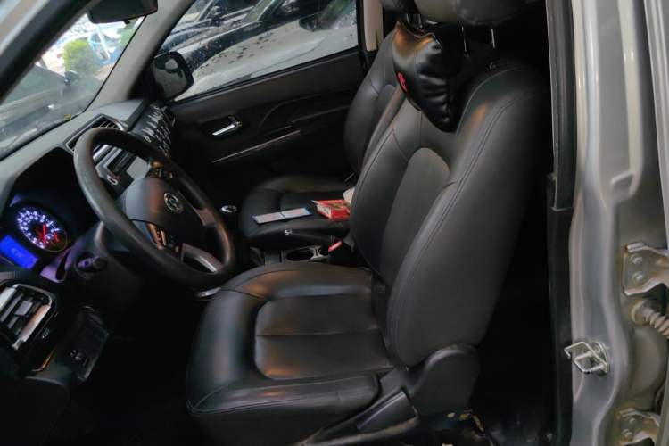 Used Great Wall Wingle 5 2017 2.0T European-Style Diesel 4x4 Ambition Version with Extended Double Cab – GW4D20E Left Front Seat