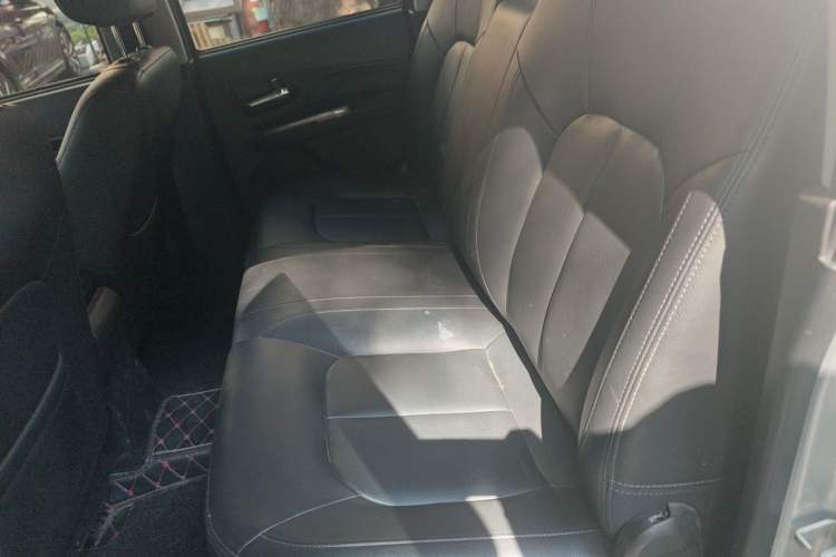 Used Great Wall Wingle 5 2017 2.4L European Version Gasoline Two-Wheel Drive Entry-Level Big Double Cab 4G69S4N Left Rear Seat