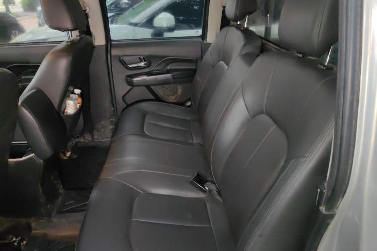 Used Great Wall Wingle 5 2017 2.0T European-Style Diesel 4x4 Ambition Version with Extended Double Cab – GW4D20E Left Rear Seat