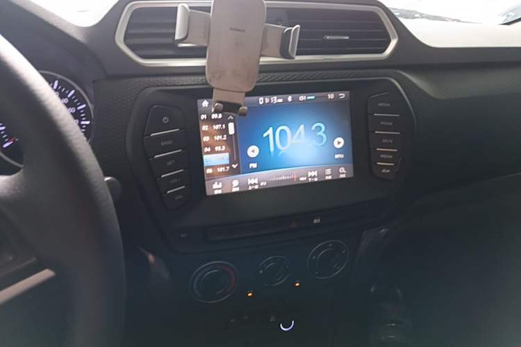 Used Great Wall Wingle 5 2017 2.0T European-Style Diesel Two-Wheel-Drive Elite Version with Large Double Cab – GW4D20B Audio And AC Panel