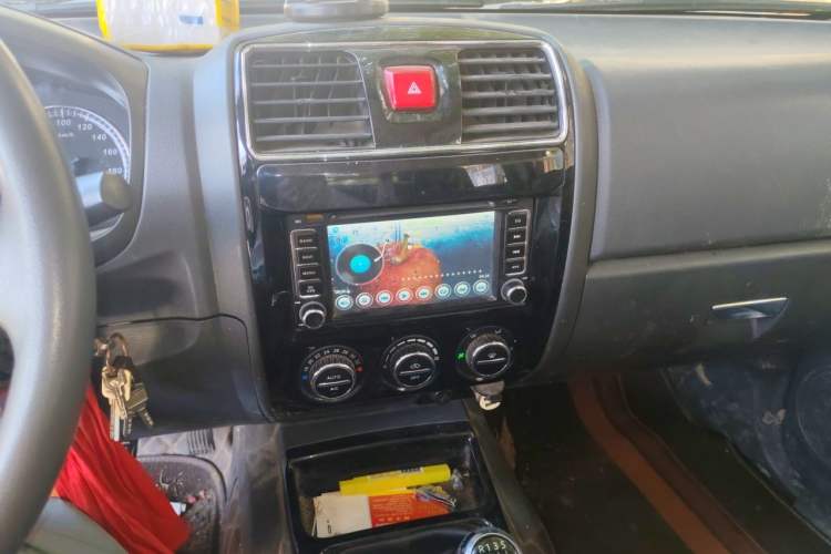 Used Great Wall Wingle 5 2017 2.0T European Version Diesel 4x4 Elite Compact Double-Cab GW4D20D Audio And AC Panel