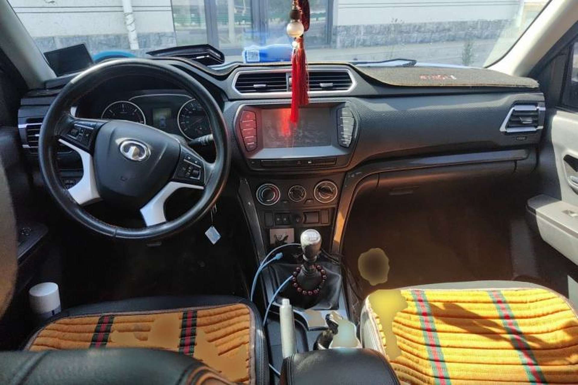Used Great Wall Wingle 5 2017 2.0T European-Style Diesel Two-Wheel-Drive Elite Version with Large Double Cab – GW4D20B Center Console