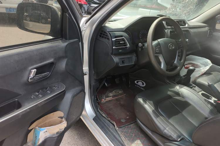 Used Great Wall Wingle 5 2017 2.0T European-spec Diesel Two-Wheel Drive Entry-Level Small Double-Cab GW4D20E Driver Seat