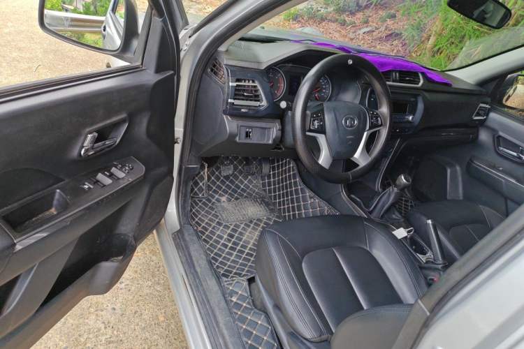 Used Great Wall Wingle 5 2017 2.0T European Version Diesel Two-Wheel Drive Advanced Large Double-Cab GW4D20E Driver Seat