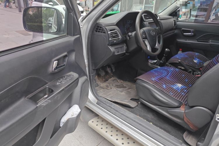 Used Great Wall Wingle 5 2017 2.0T European Version Diesel Two-Wheel Drive Elite Plus Big Double-Cab GW4D20D Driver Seat