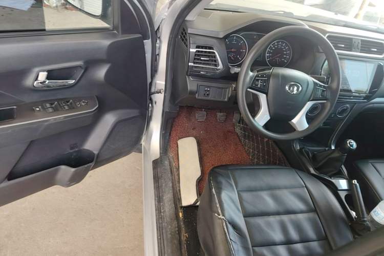 Used Great Wall Wingle 5 2017 2.0T European Version Diesel Two-Wheel Drive Advanced Large Double-Cab GW4D20E Driver Seat