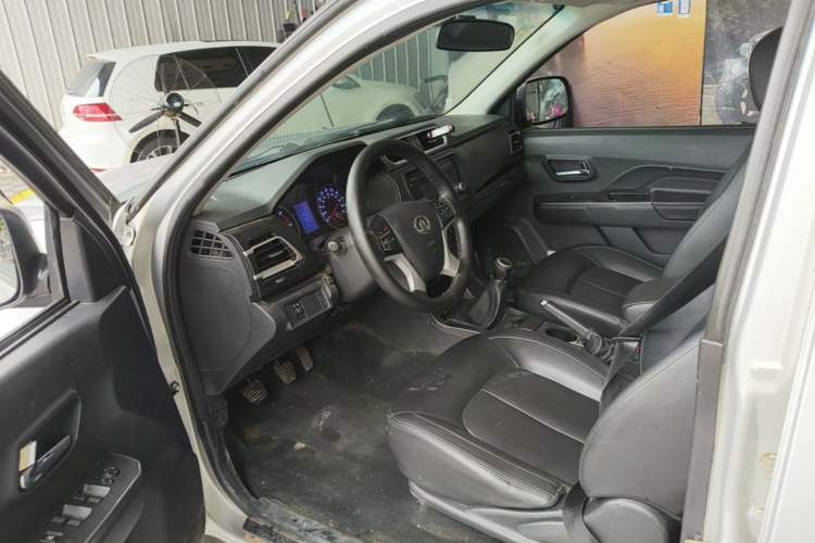 Used Great Wall Wingle 5 2017 2.0T European Version Diesel Two-Wheel Drive Advanced Large Double-Cab GW4D20E Driver Seat