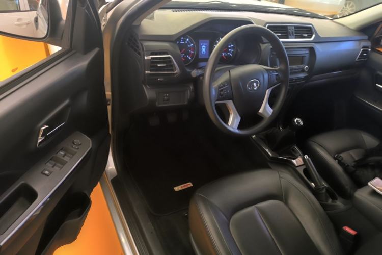 Used Great Wall Wingle 5 2017 2.4L European Version Gasoline Two-Wheel Drive Entry-Level Big Double Cab 4G69S4N Driver Seat