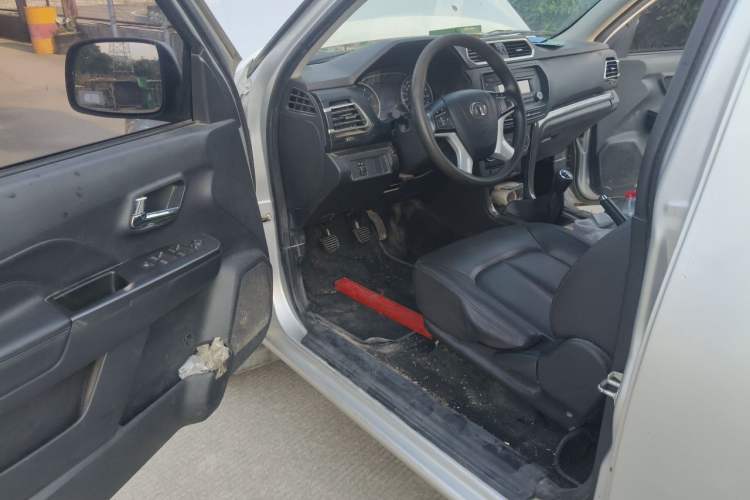 Used Great Wall Wingle 5 2017 2.4L European Version Gasoline Two-Wheel Drive Entry-Level Big Double Cab 4G69S4N Driver Seat