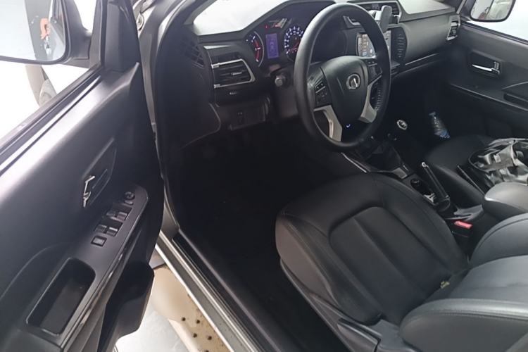 Used Great Wall Wingle 5 2017 2.0T European-Style Diesel Two-Wheel-Drive Elite Version with Large Double Cab – GW4D20B Driver Seat