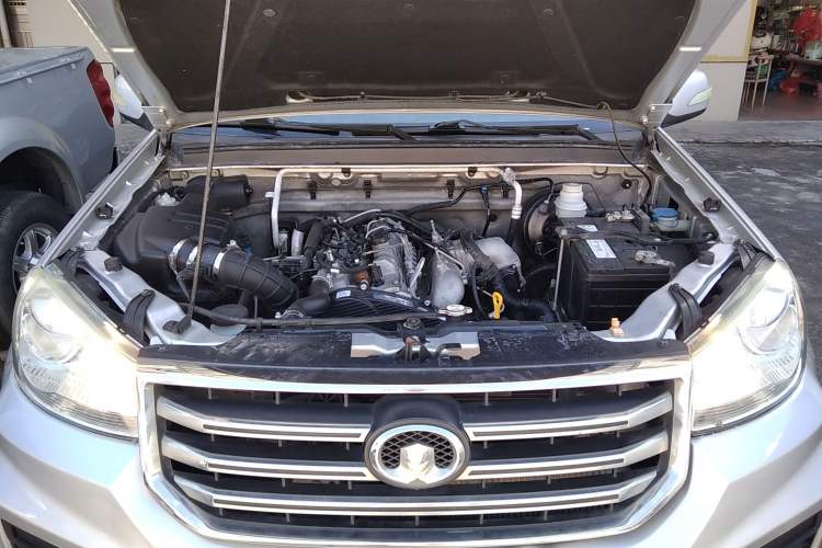 Used Great Wall Wingle 5 2017 2.0T European-spec Diesel Two-Wheel-Drive Entry-Level Big Double-Cab GW4D20D Engine Bay