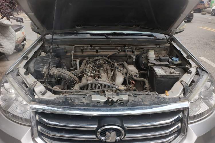 Used Great Wall Wingle 5 2017 2.0T European-spec Diesel Two-Wheel Drive Entry-Level Small Double-Cab GW4D20E Engine Bay