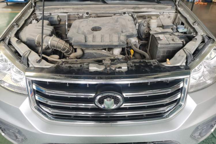 Used Great Wall Wingle 5 2017 2.0T European Version Diesel Two-Wheel Drive Advanced Large Double-Cab GW4D20E Engine Bay