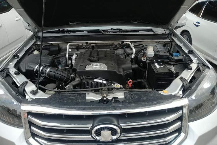 Used Great Wall Wingle 5 2017 2.0T European-Style Diesel Two-Wheel-Drive Elite Version with Large Double Cab – GW4D20B Engine Bay