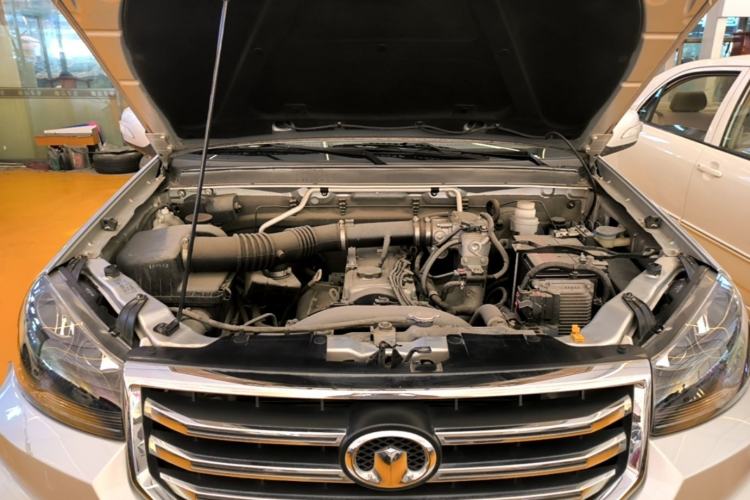 Used Great Wall Wingle 5 2017 2.4L European Version Gasoline Two-Wheel Drive Entry-Level Big Double Cab 4G69S4N Engine Bay