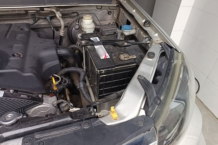 Used Great Wall Wingle 5 2017 2.0T European-Style Diesel Two-Wheel-Drive Elite Version with Large Double Cab – GW4D20B Engine Bay Left