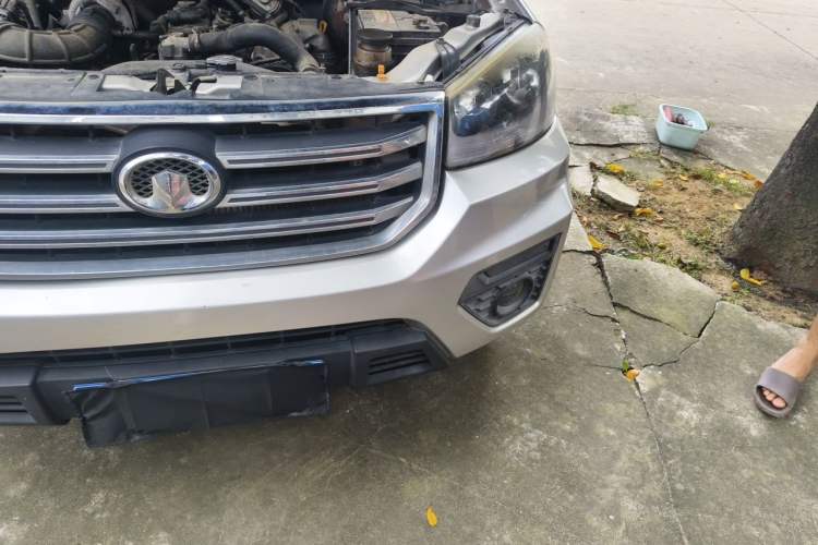 Used Great Wall Wingle 5 2017 2.8T European Version Diesel Two-Wheel Drive Elite Large Double-Cab GW2.8TC Engine Bay Left
