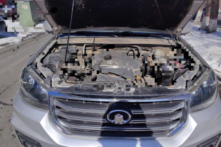 Used Great Wall Wingle 5 2017 2.0T European-Style Diesel Two-Wheel-Drive Elite Version Small Double-Cab GW4D20B Engine Bay