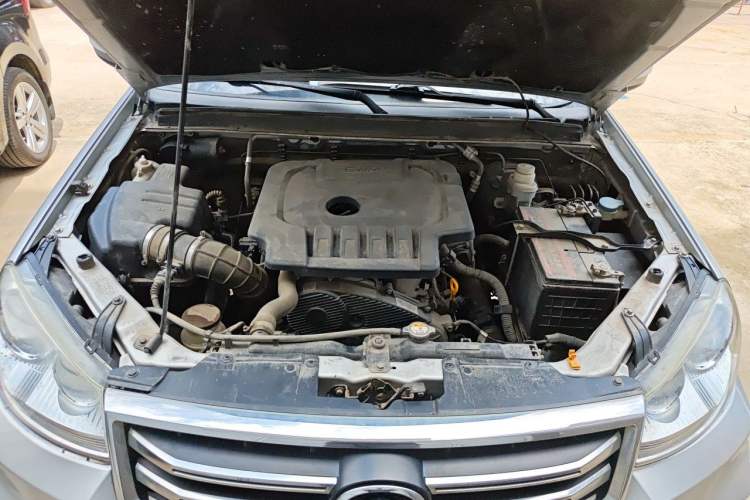 Used Great Wall Wingle 5 2017 2.0T European Version Diesel Two-Wheel Drive Advanced Large Double-Cab GW4D20E Engine Bay