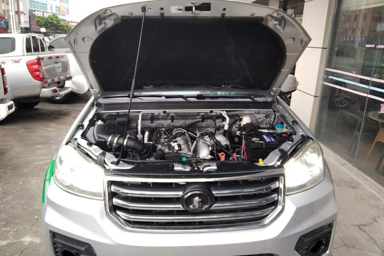 Used Great Wall Wingle 5 2017 2.0T European Version Diesel Two-Wheel Drive Advanced Large Double-Cab GW4D20E Engine Bay