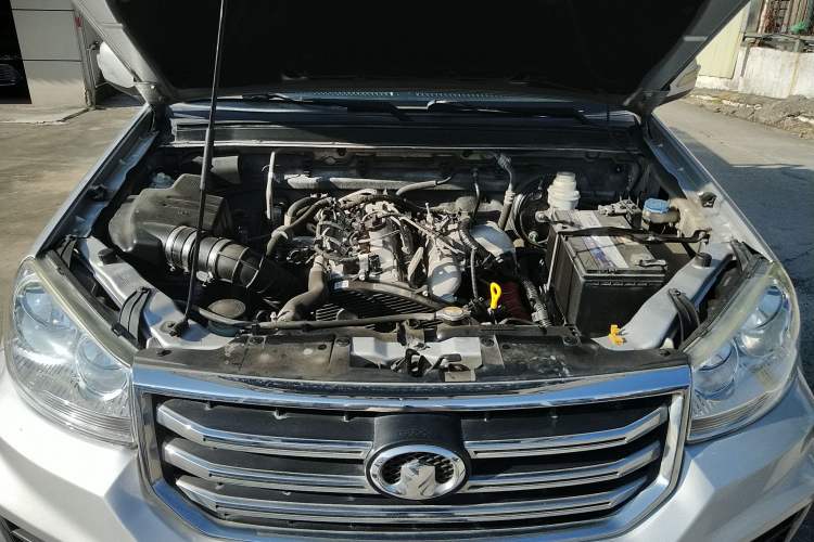 Used Great Wall Wingle 5 2017 2.0T European Version Diesel Two-Wheel Drive Advanced Large Double-Cab GW4D20E Engine Bay